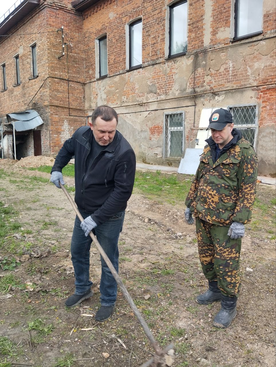 В Смоленске инспекторы рыбоохраны Московско-Окского ТУ Росрыболовства приняли участие во Всероссийском субботнике