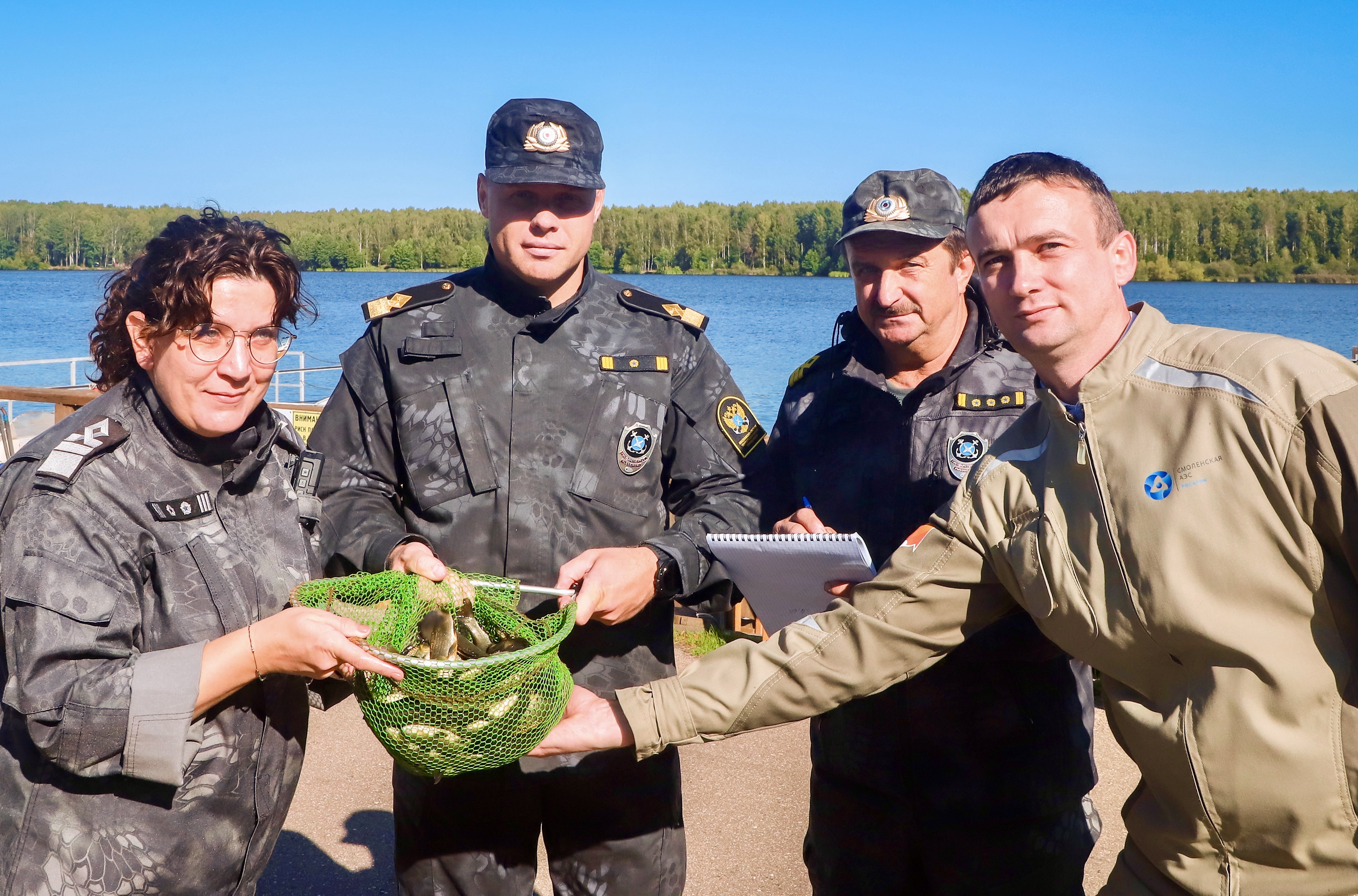  В Десногорское водохранилище выпустили 40 тысяч мальков чёрного амура