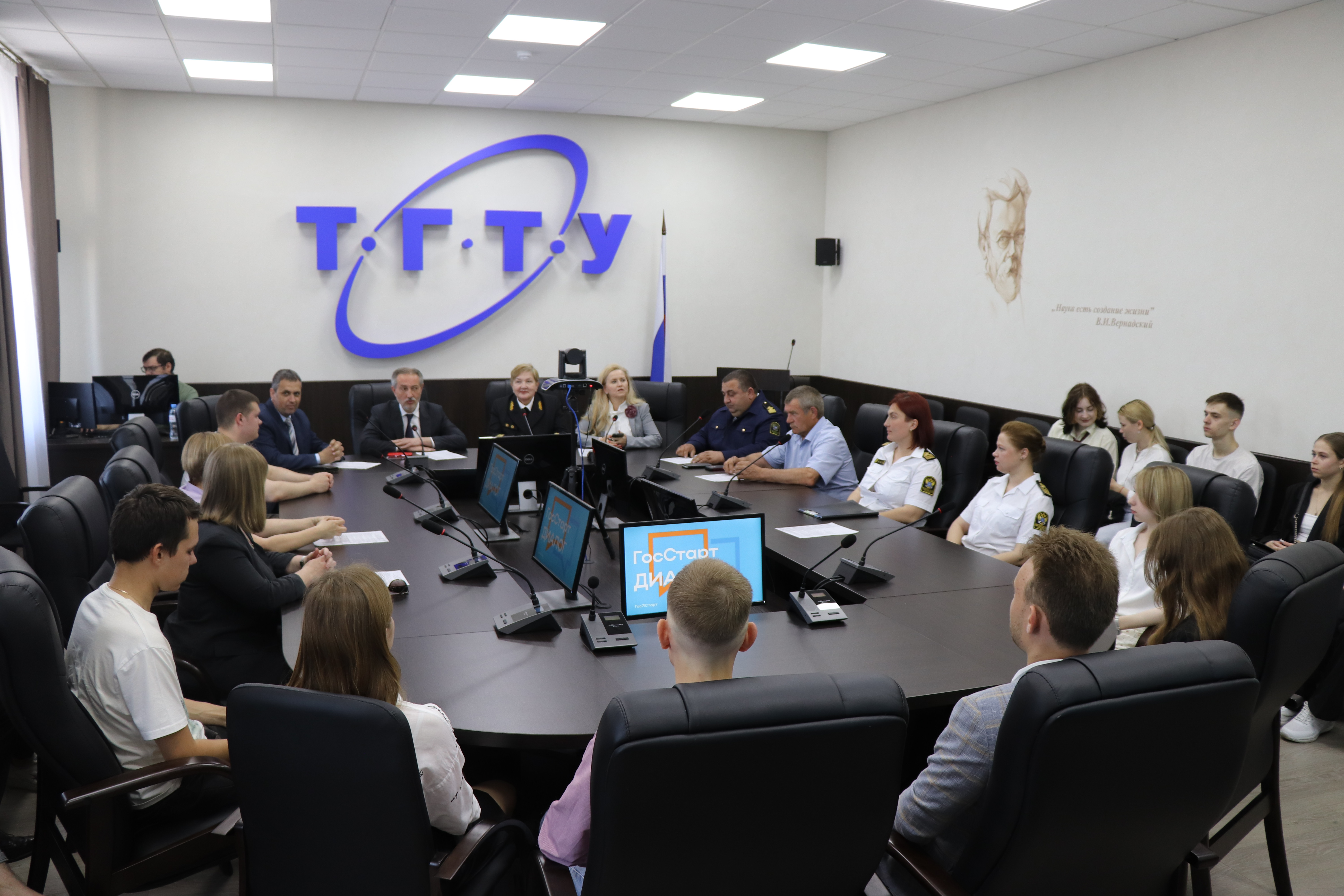 Круглый стол со студентами в рамках Всероссийской программы «ГосСтарт.Диалог»