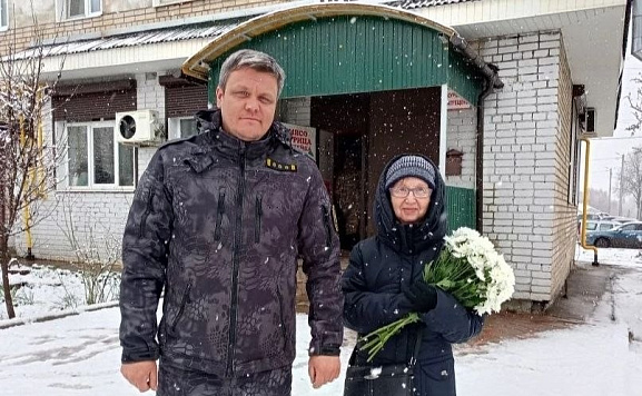 Инспекторы рыбоохраны в Ивановской области поздравили ветерана отрасли Галину Охапкину